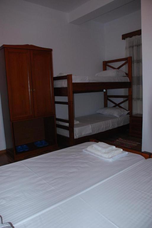 Bed & Breakfast Local Living Edi Berat Exteriör bild