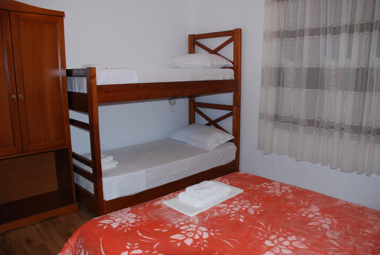 Bed & Breakfast Local Living Edi Berat Exteriör bild