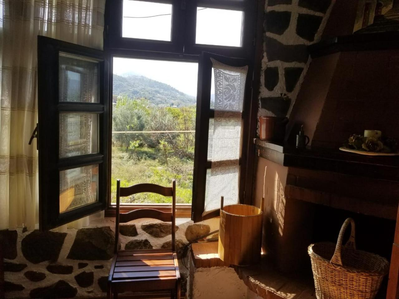 Bed & Breakfast Local Living Edi Berat Exteriör bild