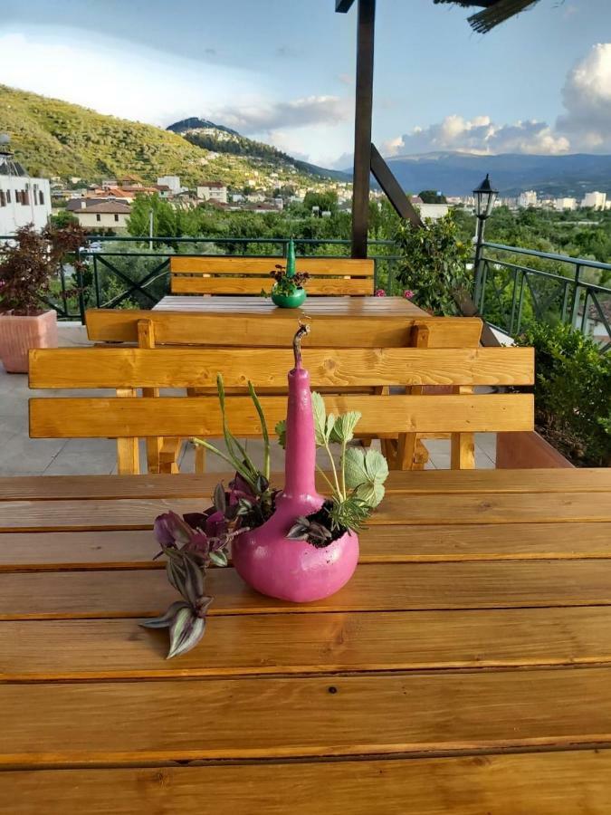Bed & Breakfast Local Living Edi Berat Exteriör bild